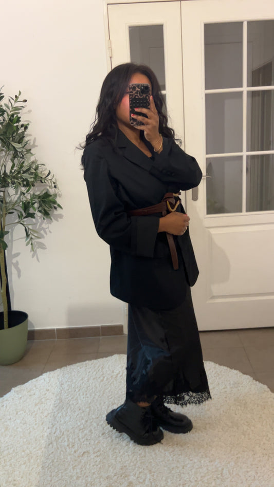 JUPE SATINÉE A DENTELLES