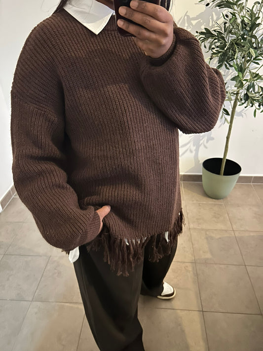 PULL EN MAILLE AVEC FRANGES - MARRON